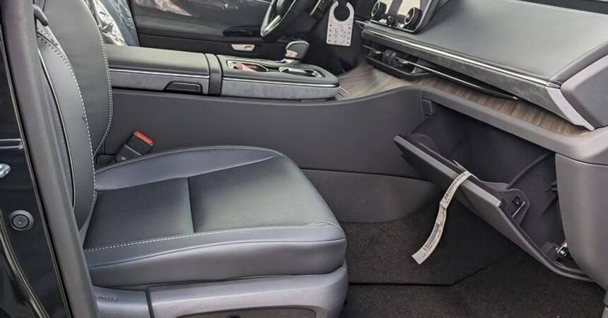 LEXUS LM350 2024