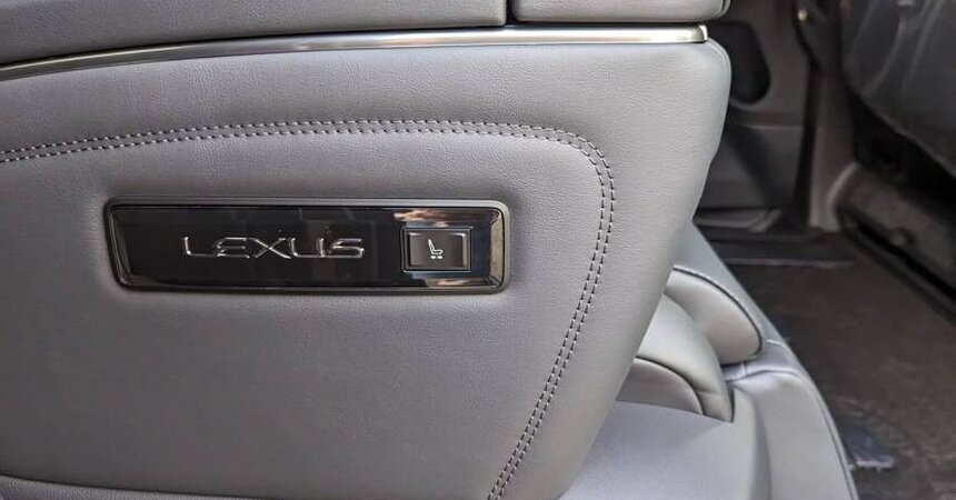 LEXUS LM350 2024