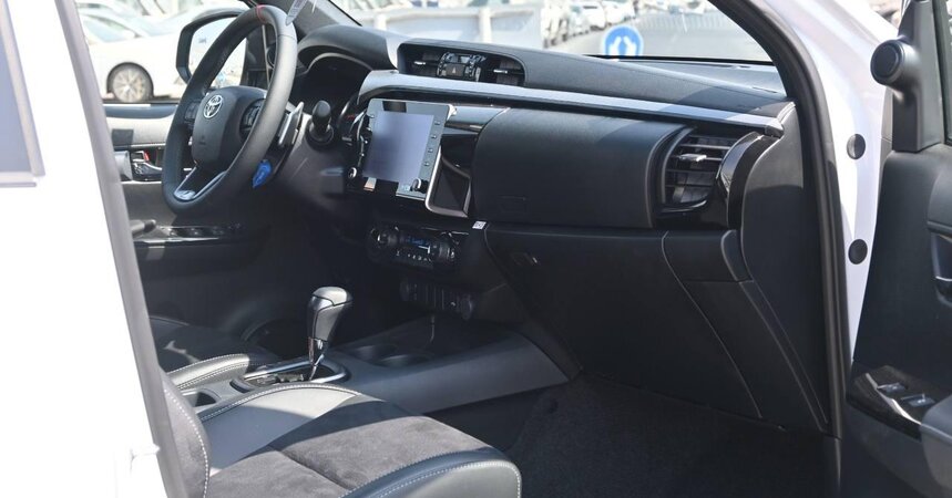 TOYOTA HILUX GR 4.0L PETROL