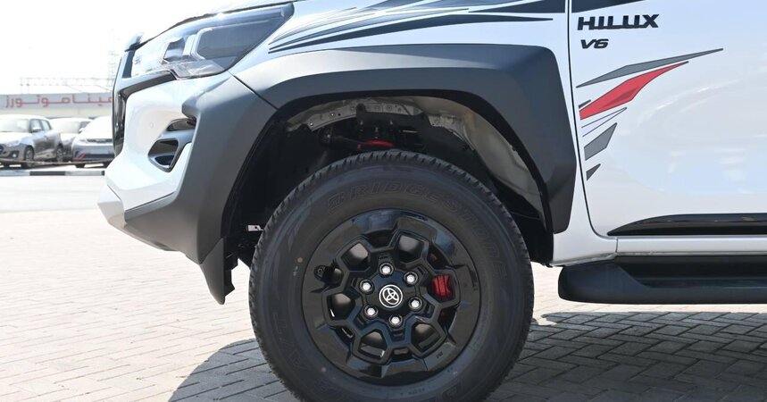 TOYOTA HILUX GR 4.0L PETROL