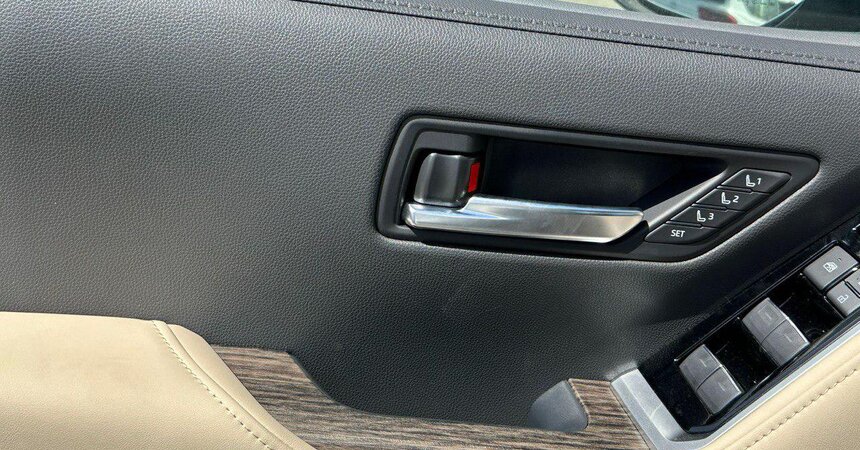 TOYOTA LAND CRUISER LC 300 VXR 4.0 